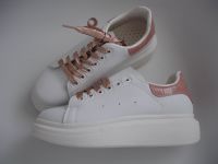 Weiße Plateau Sneaker, mit Metallic Rose Schnürer, Gr. 36 NEU Nordrhein-Westfalen - Dinslaken Vorschau