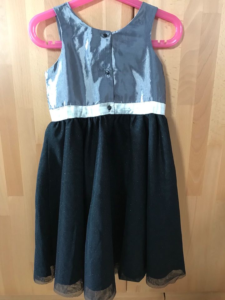Kleid/ Tüllkleid festlich, schwarz mit Glitzer, Gr. 116 von H&M in Neunburg