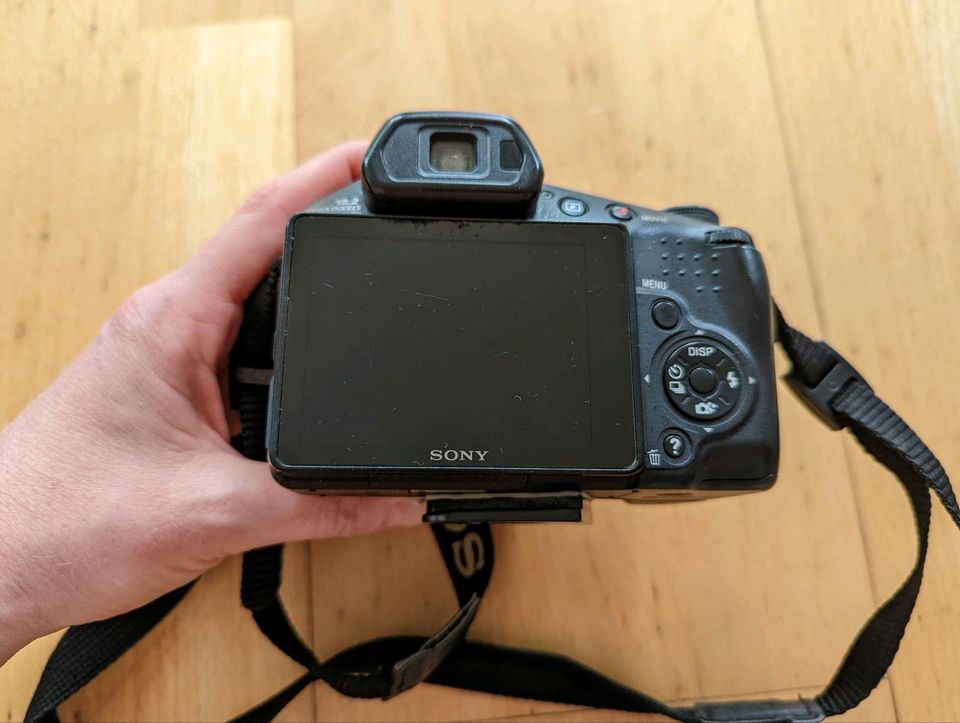 Sony DSC-HX200V Digitalkamera (18 Megapixel, 30-fach opt. Zoom, 7 in Bonn