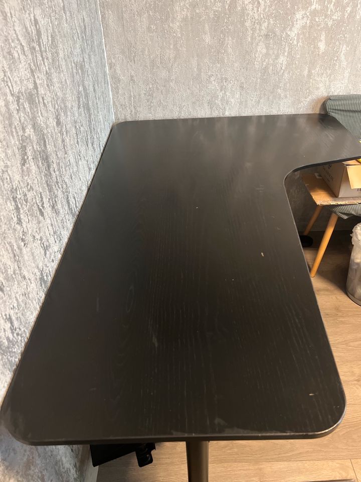 Schreibtisch mit Ecke in Dortmund