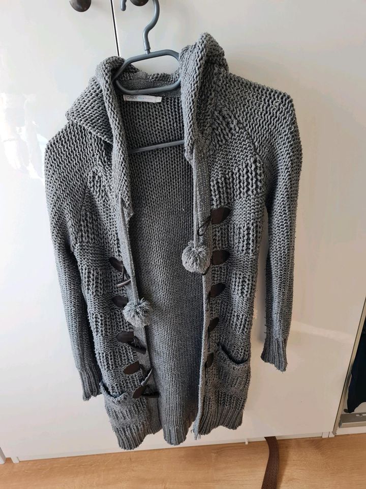 Strickjacke Cardigan Bommel Kapuze Gr. S Only in Niedersachsen - Riede |  eBay Kleinanzeigen ist jetzt Kleinanzeigen