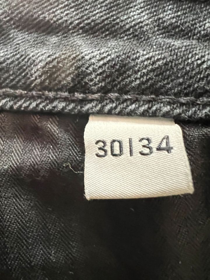 Damenjeans Esprit, schwarz, 30/34 in Berlin