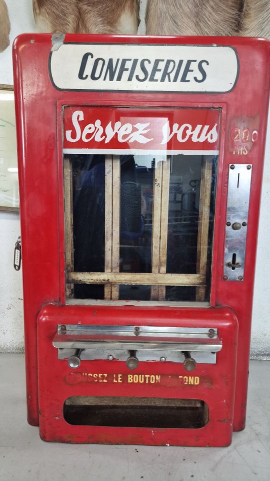 Uralter französischer Conficeries / Süßigkeiten Automat ca 1950 in Heusweiler