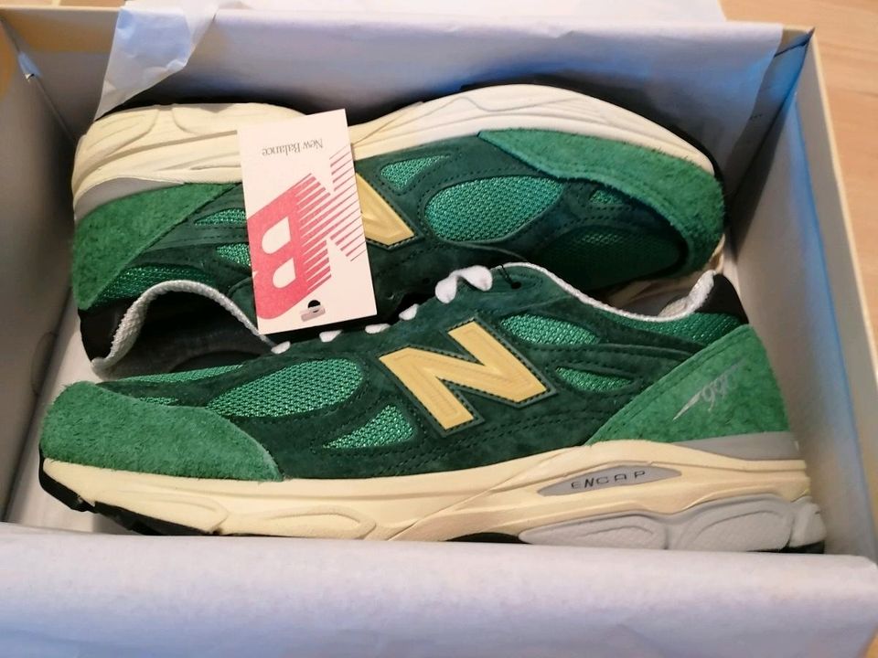 New Balance Teddy Santis 990v3 Green Gold 41,5 in Zell am Harmersbach