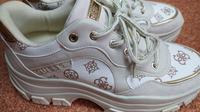 Neuwertige Guess Schuhe Sneaker Gr. 39 Sachsen - Frohburg Vorschau