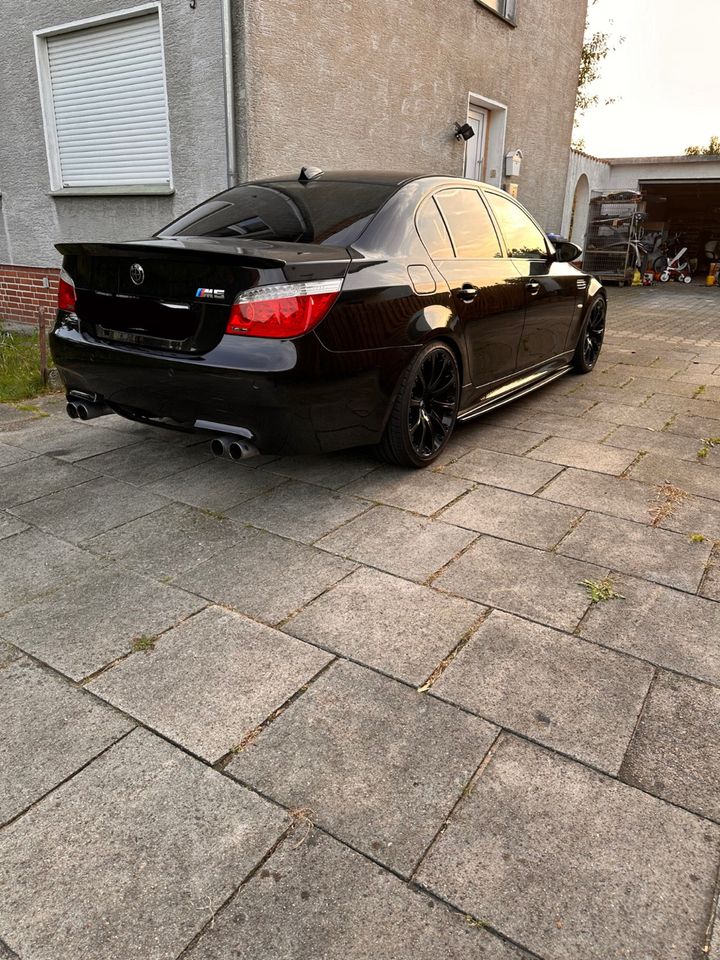 BMW M5 E60 V10 *UNGLAUBLICHER SOUND* in Versmold