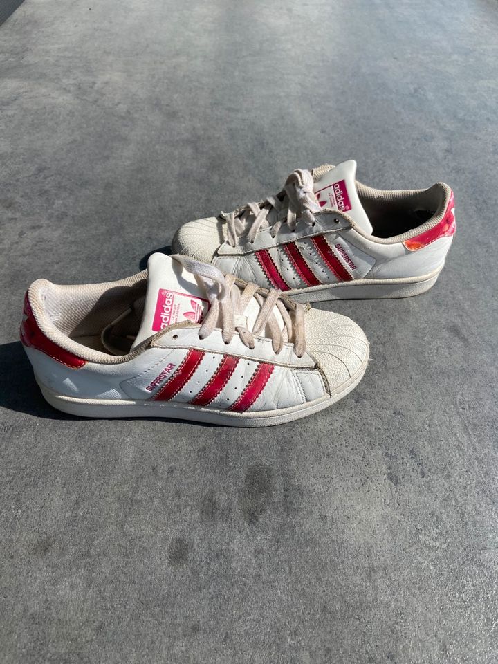 Adidas Superstar in weiß rot, Größe 37 in Bayern - Ingolstadt | eBay  Kleinanzeigen ist jetzt Kleinanzeigen