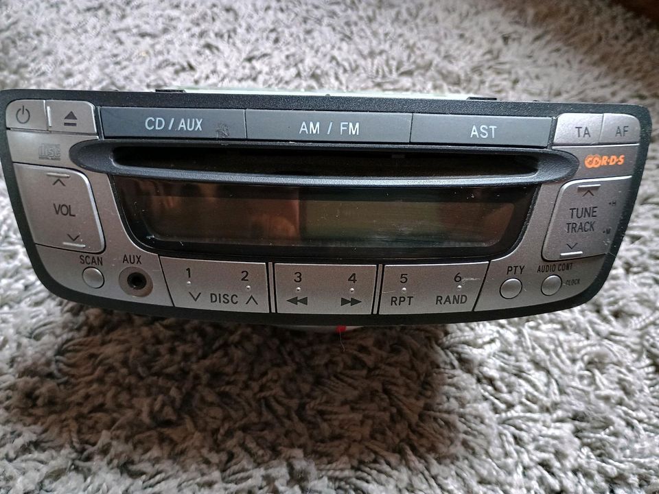 Autoradio für Peugeot 107 - mit CD, AUX Anschluss in Dresden