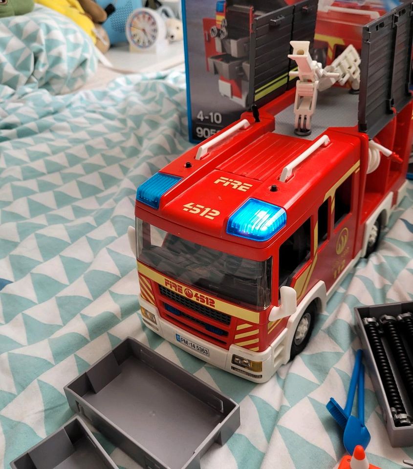 Playmobil 9052 City Action Feuerwehrstation mit Löschfahrzeug in Neukirchen-Vluyn