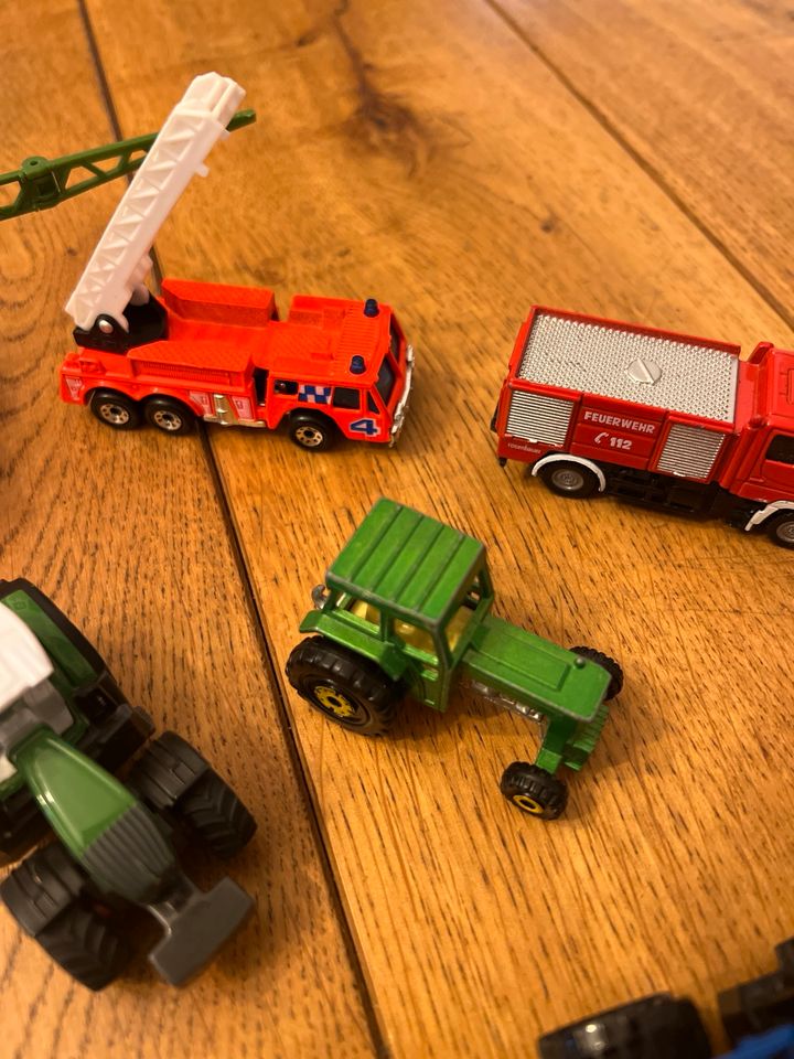 Siku, Fahrzeuge, Feuerwehr, Traktor in Neuss