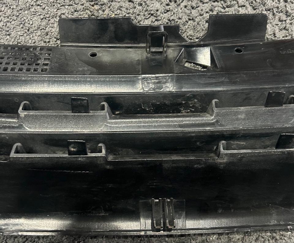 VW Golf 4 Kühlergrill ohne Emblem GTI TDI Grill Frontgrill in Morsbach