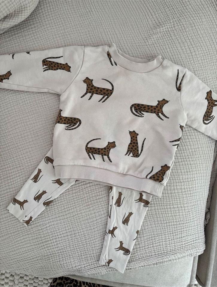 Liewood Baby Sweatshirt & Hose 86/92 Sandy Leopard wert 80 Euro in Tittling