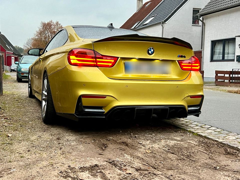 BMW M4 F82 Coupé Deutsches Auto in Bremen