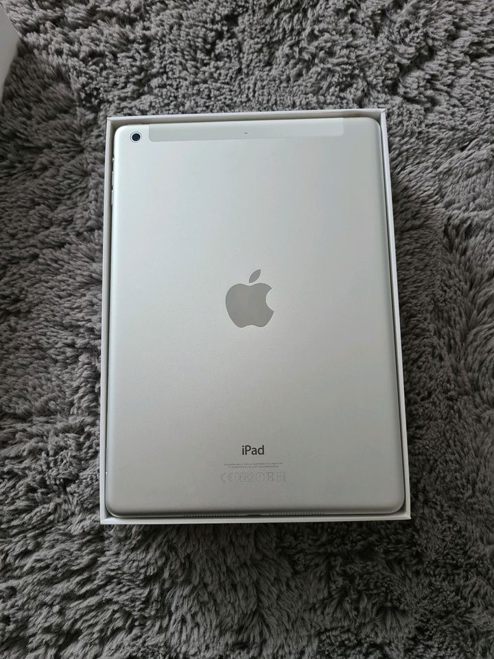 Apple Ipad Air 16 GB WiFi + Cell - Silver - Modell A1475, wie neu in Stutensee