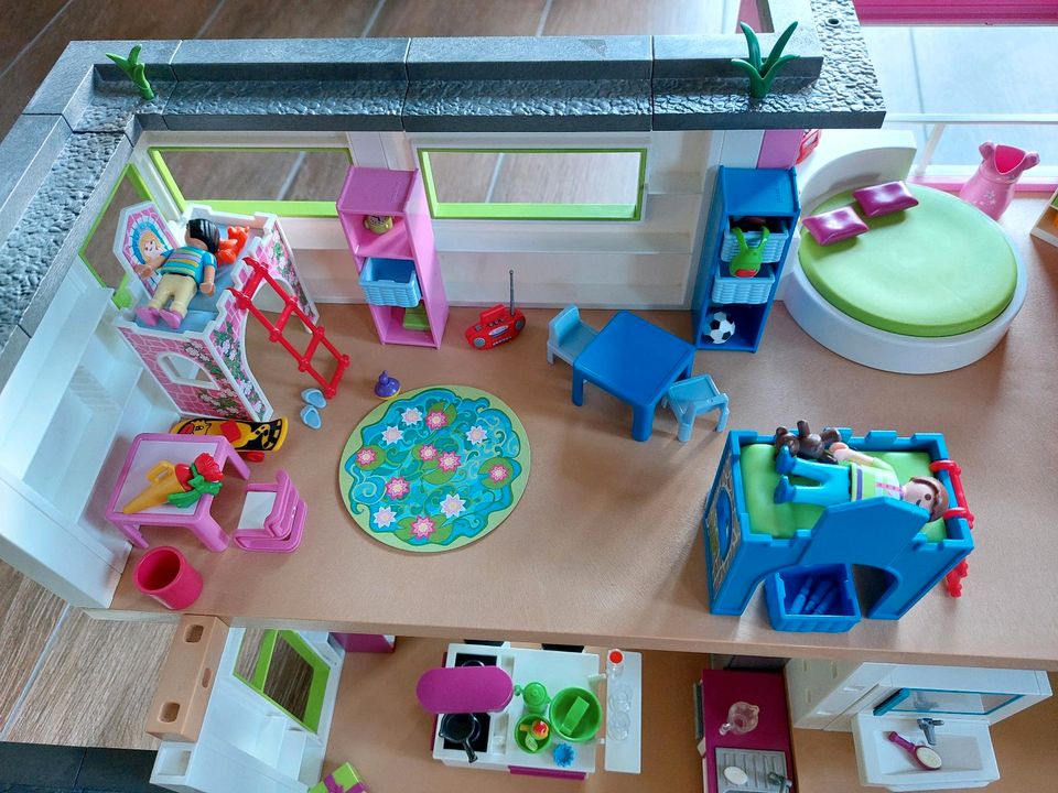 Playmobil Luxus Villa mit Anbau, Pool und viel Zubehör in Zarrentin