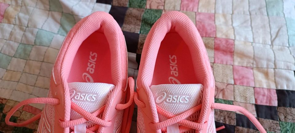 ASICS GT-1000 6 wie NEU Größe 42 inklusive Versand in Berlin