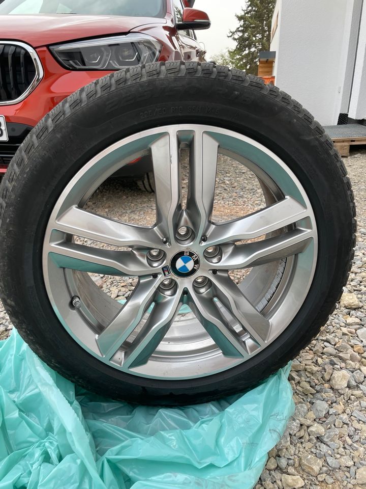 BMW X1 18 Zoll F48 / X2 F39 M Winterräder M570 mit Pirelli Reifen in Erfurt