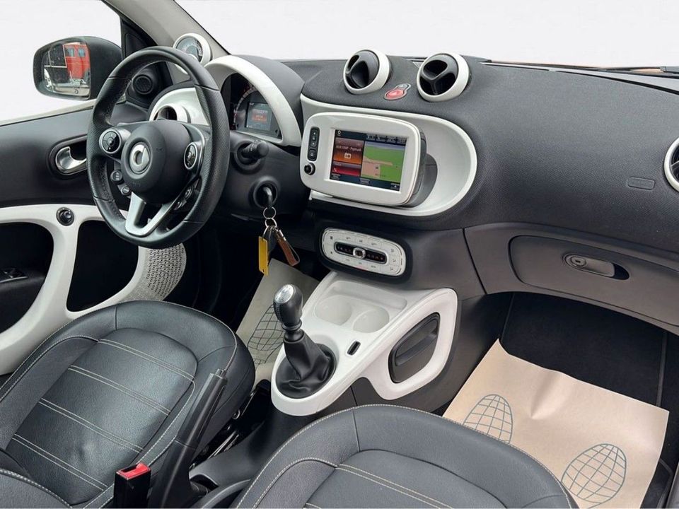 Smart ForTwo * Panorama-Dach * Leder * Cool & Media * in Nobitz