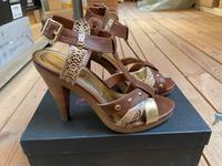 H&M Sandalette Sandale High Heel Pumps braun Gold Nieten 39 Hessen - Eschborn Vorschau