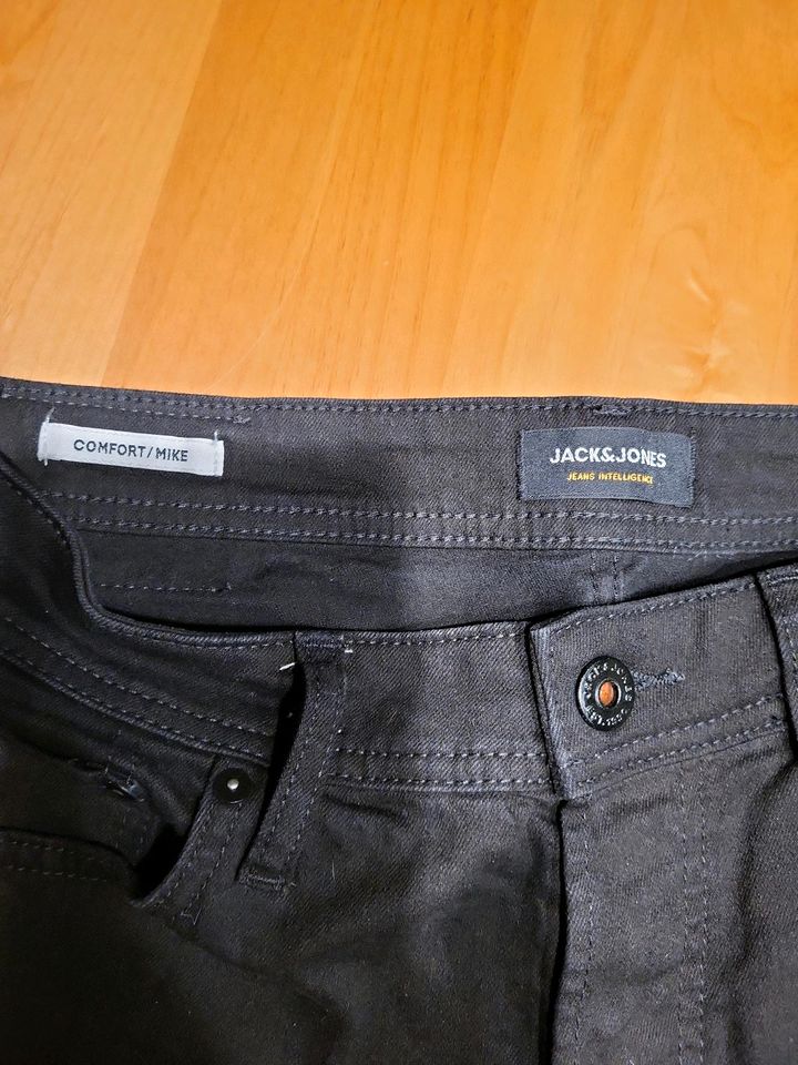 Jeans Jack&Jones Größe 32/34 in Mähren