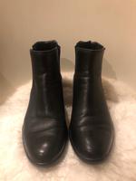 Prada Ankle Boot Stiefelette schwarz Leder 41 1/2 Topzustand Nordrhein-Westfalen - Gütersloh Vorschau