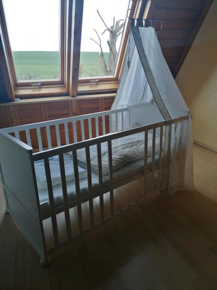 Kinderbett 140x70 mit Matratze, Himmel, Bettbezug, Bettdecke, in Klipphausen