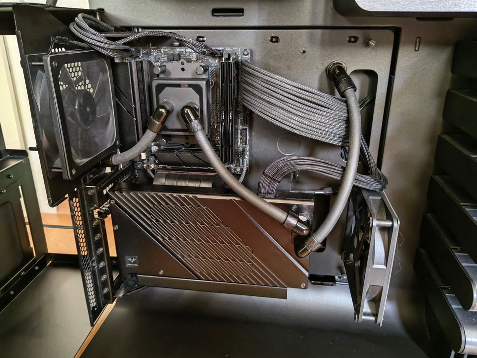 Thermaltake Level 10 + Alphacool Wasserkühlung, ideal für RTX4090 in Reutlingen