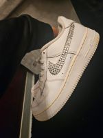 Glitzer Nike Air Force One 38.5 Sneaker weiß white Bling Strass Niedersachsen - Stade Vorschau