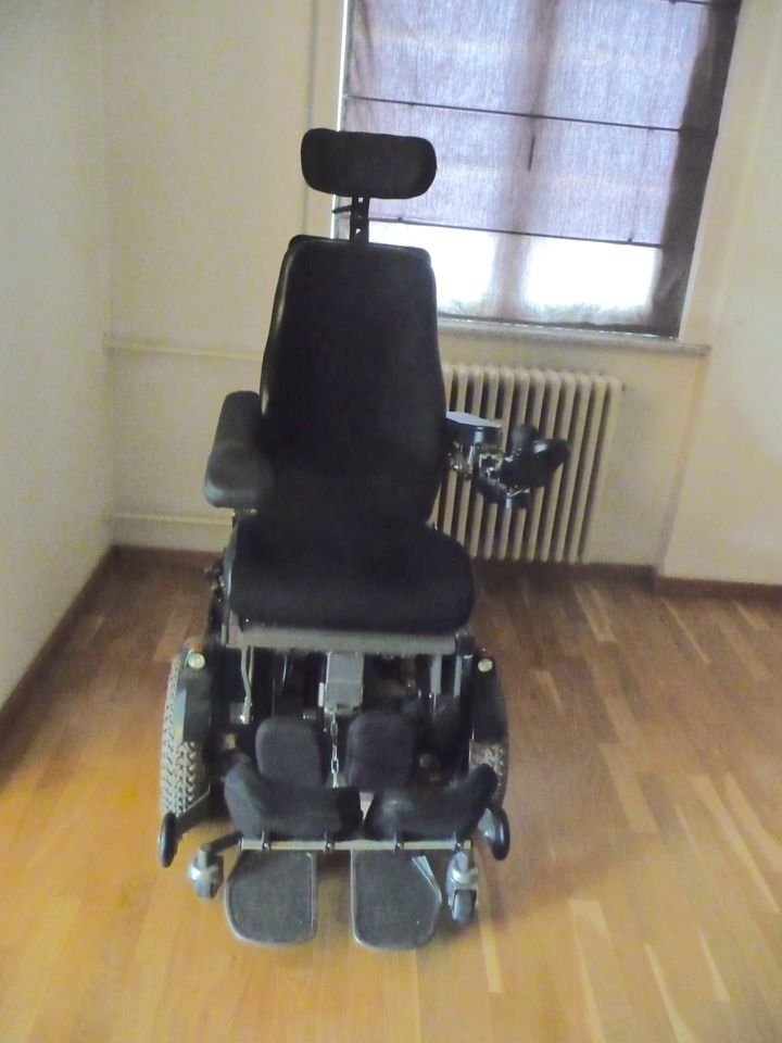 Elektrischer Rollstuhl, Permobil mit Stehfunktion in Berlin