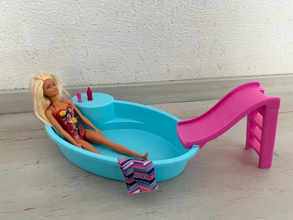 Barbie mit Zubehör in Plettenberg