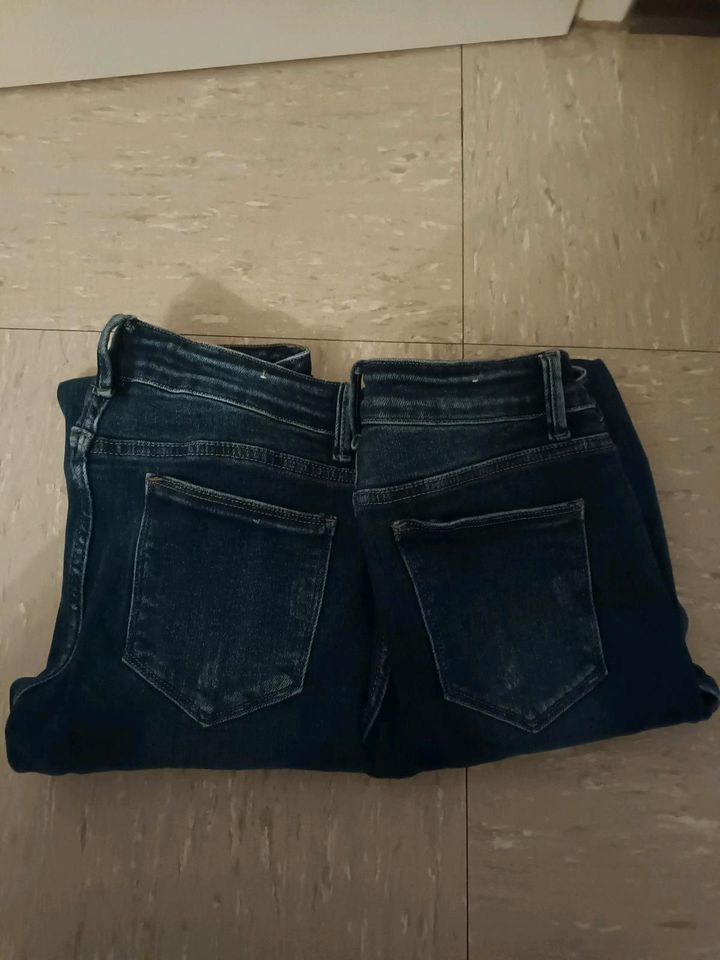 Guten Tag verkaufe 2 Nagelneue Damen Jeans Hosen in Siegburg