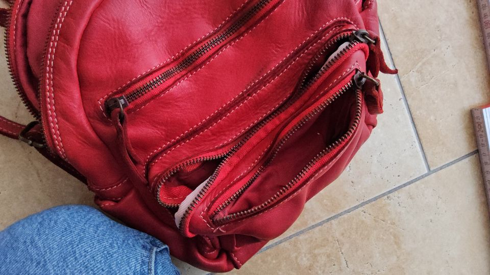 Rucksack leder rot in Leipzig