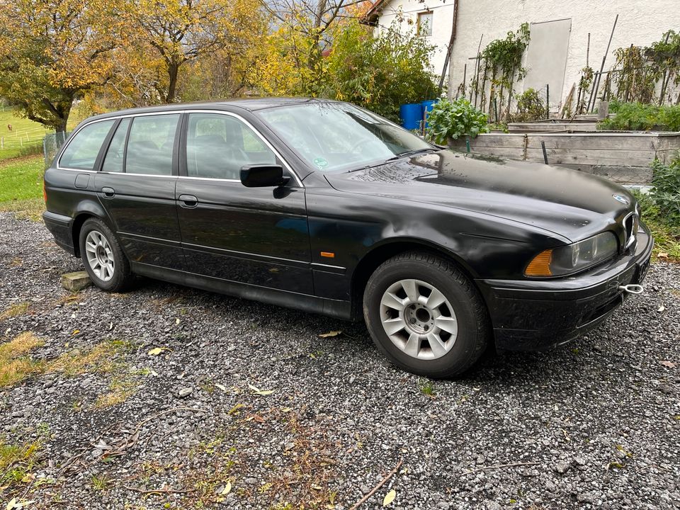 Bmw E39 520i Facelift Touring AHK Leder Navi in Deggendorf