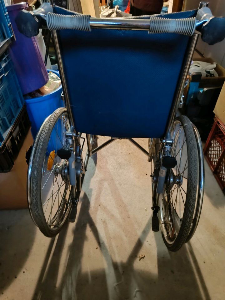 Rollstuhl (in Hamburg) hat leider einen Platten in Kiel