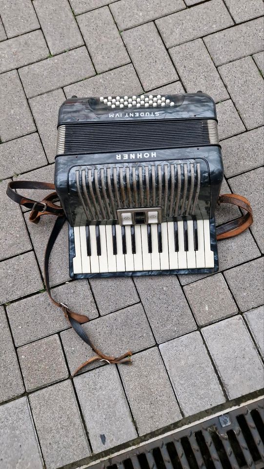 Akkordeon Hohner Student IV M 4 silber grau in Düsseldorf