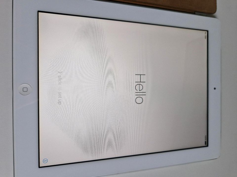 iPad2 Modell A1396 mit Simkartenslot und SmartCover in Hanau