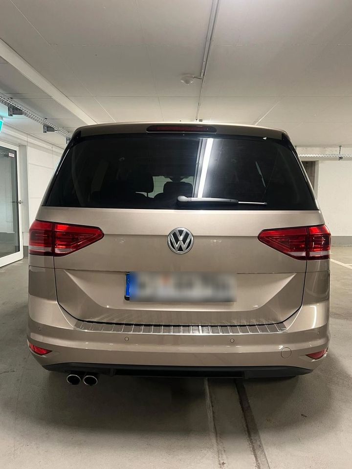Volkswagen Touran1.4 TSI Saund DSG 7*Sitzer Keyless in Wiesbaden