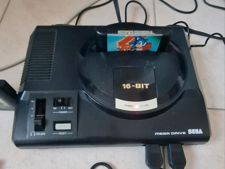 Sega Mega Drive mit Spielen in Mahlberg