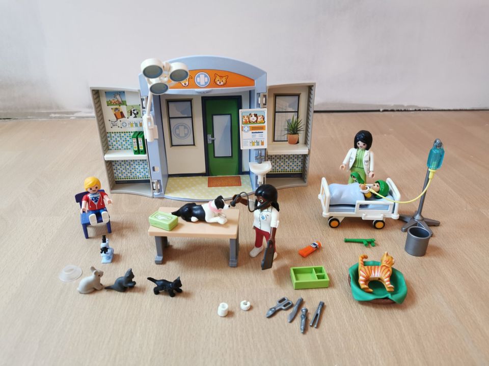 PLAYMOBIL 70309 Spielbox Tierarzt Kinderarzt Kinderkrankenzimmer in Wolnzach