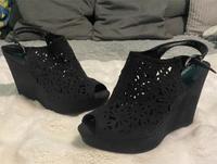 Keilabsatz Sandaletten Sandalen Gr 39 Wildlederoptik schwarz Nordrhein-Westfalen - Werne Vorschau