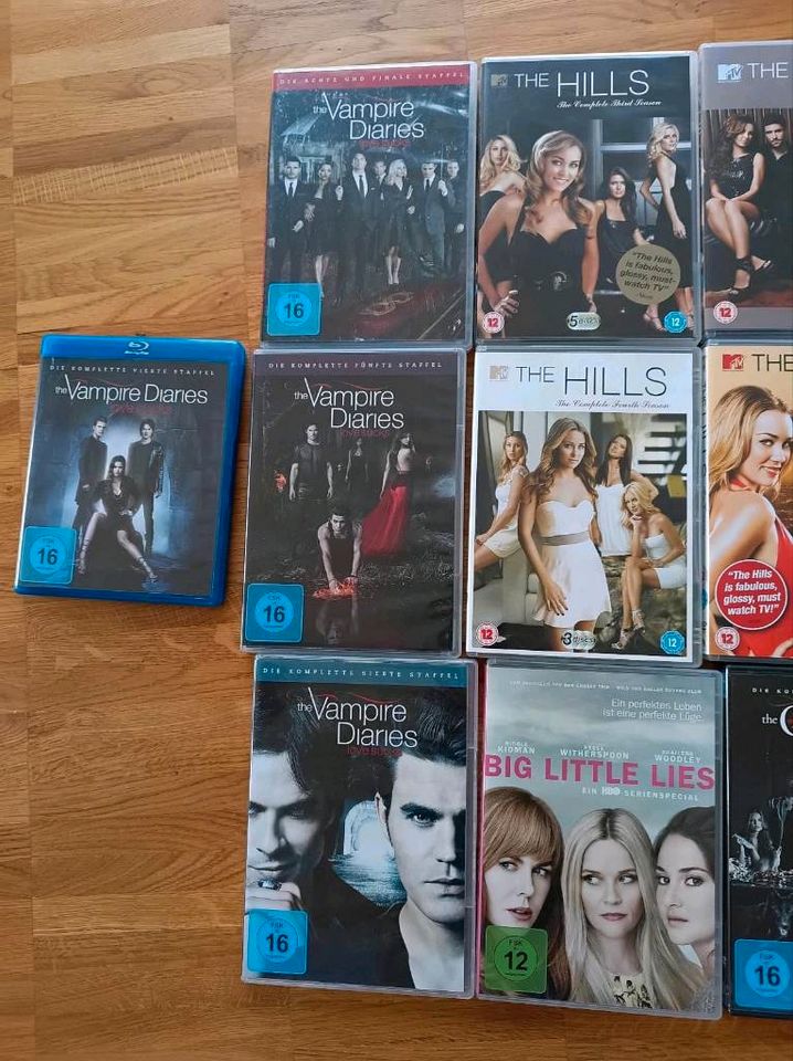 DVD Serien 13 Stück The Hills + Vampire Diaries + The Originals in Veitshöchheim