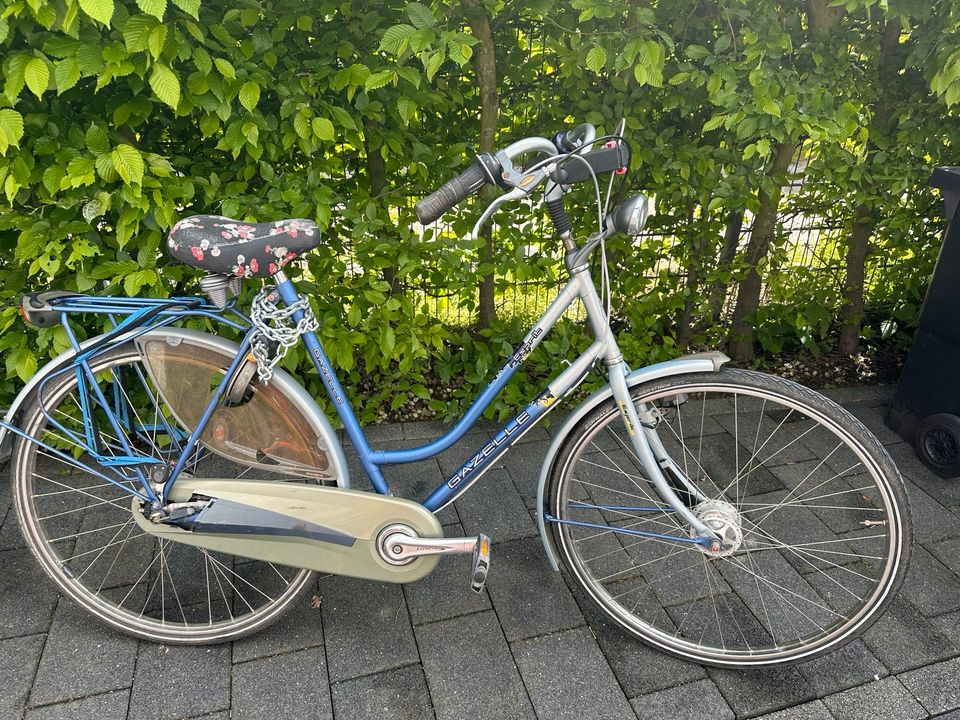 Gazelle Esprit 28 Zoll in Silber/ blau in Mönchengladbach