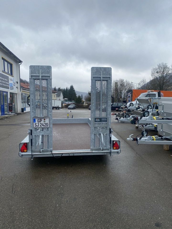 Anhänger mieten Baumaschinentransporter Minibagger transportieren in Mühlhausen im Täle