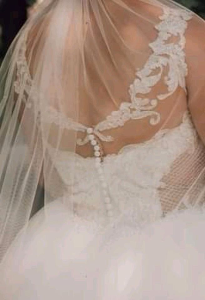 Brautkleid / Prinzessinnenkleid / Hochzeitskleid Größe 42 ivory in Fürsteneck