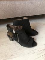 Tamaris Sandalen Damenschuhe Wildleder schwarz 38 Niedersachsen - Salzgitter Vorschau