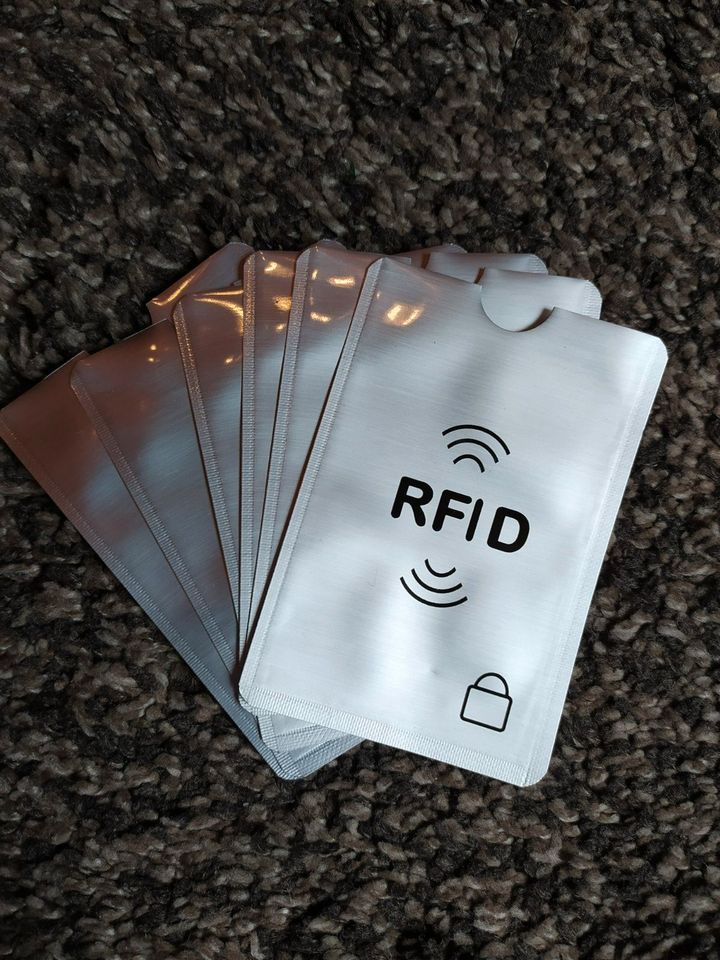 RFID Blocker Kartenhülle Hülle 2 Stk. NEU in Niedersachsen - Langenhagen