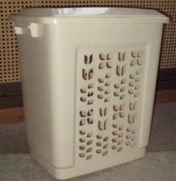 Wäschesammler Wäschebox RUBBERMAID beige 50 cm hoch, mit Deckel Nordrhein-Westfalen - Fröndenberg (Ruhr) Vorschau