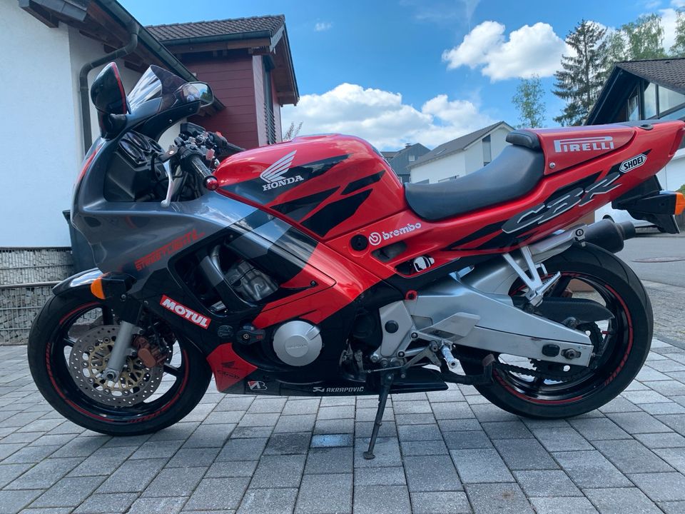 Honda CBR 600f PC31 / A2 tauglich in Wilnsdorf