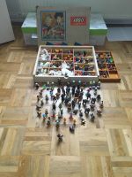 Überraschungseier-Figuren in Legokiste Nordrhein-Westfalen - Königswinter Vorschau