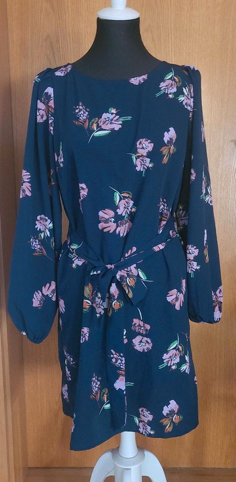 Vero Moda Kleid S 36 blau Blumen in Lichtenau